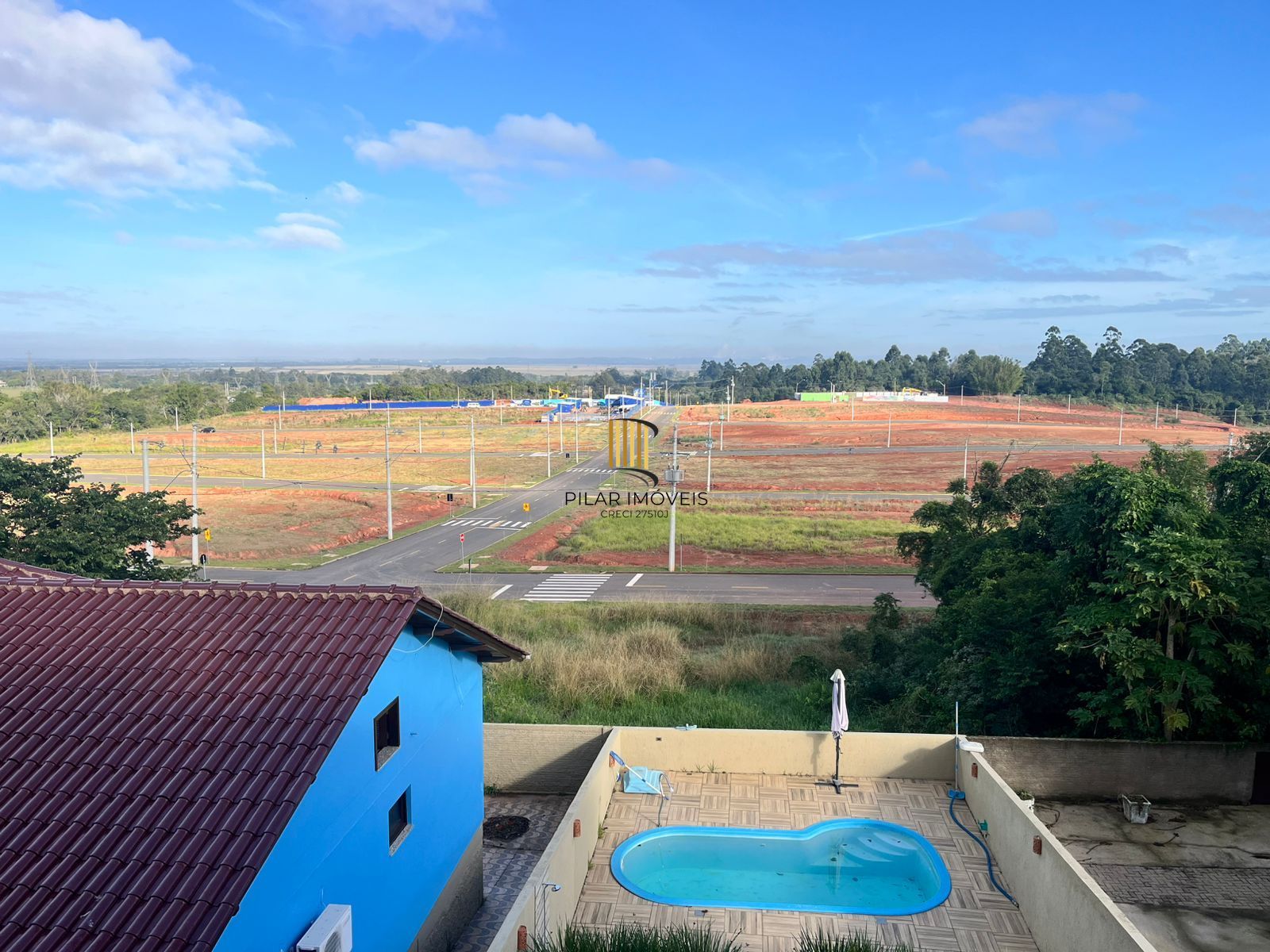 Sobrado com 133 m2, 3 dormitórios e 2 vagas, semimobiliado a venda em Nova Santa Rita.