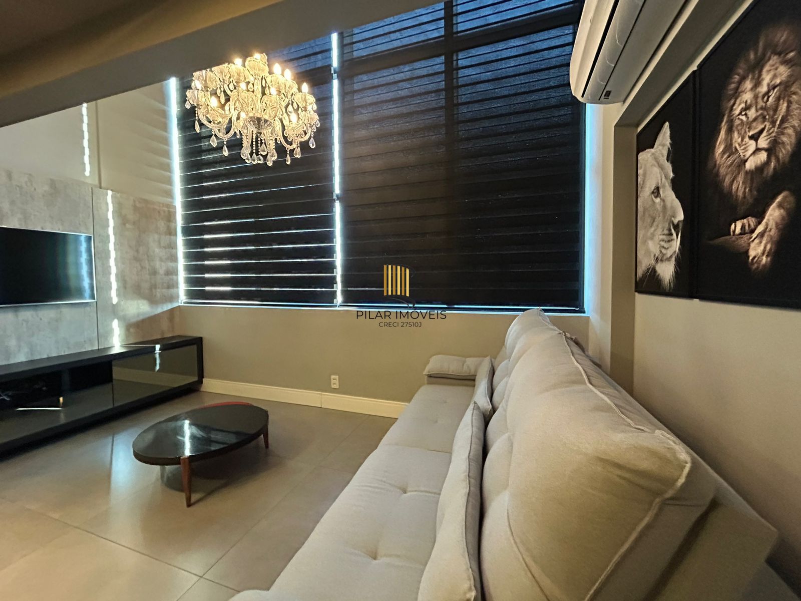 Apartamento duplex a venda, mobiliado e decorado, planta de 57 m2 com 1 dormitório, 2 vagas e 1 depósito.