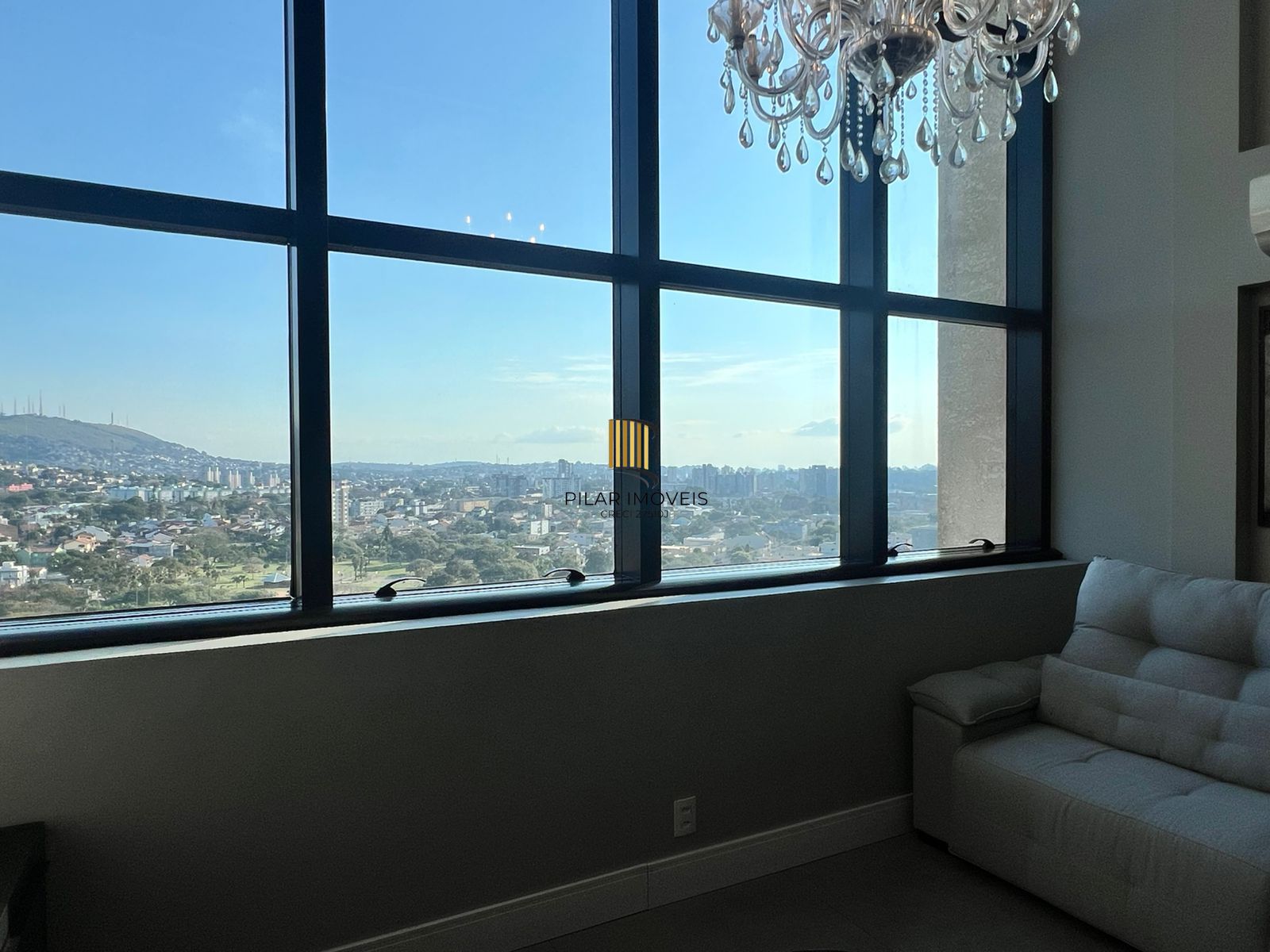 Apartamento duplex a venda, mobiliado e decorado, planta de 57 m2 com 1 dormitório, 2 vagas e 1 depósito.