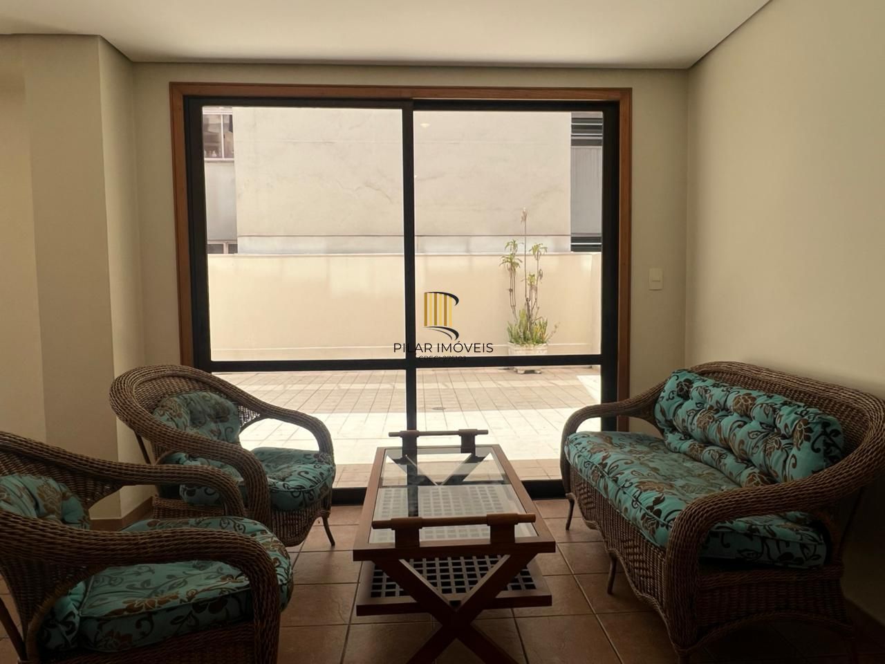 Apartamento a venda de 105 m2 2 dormitórios sendo 1 suíte e 2 vagas individuais no bairro Petrópolis.