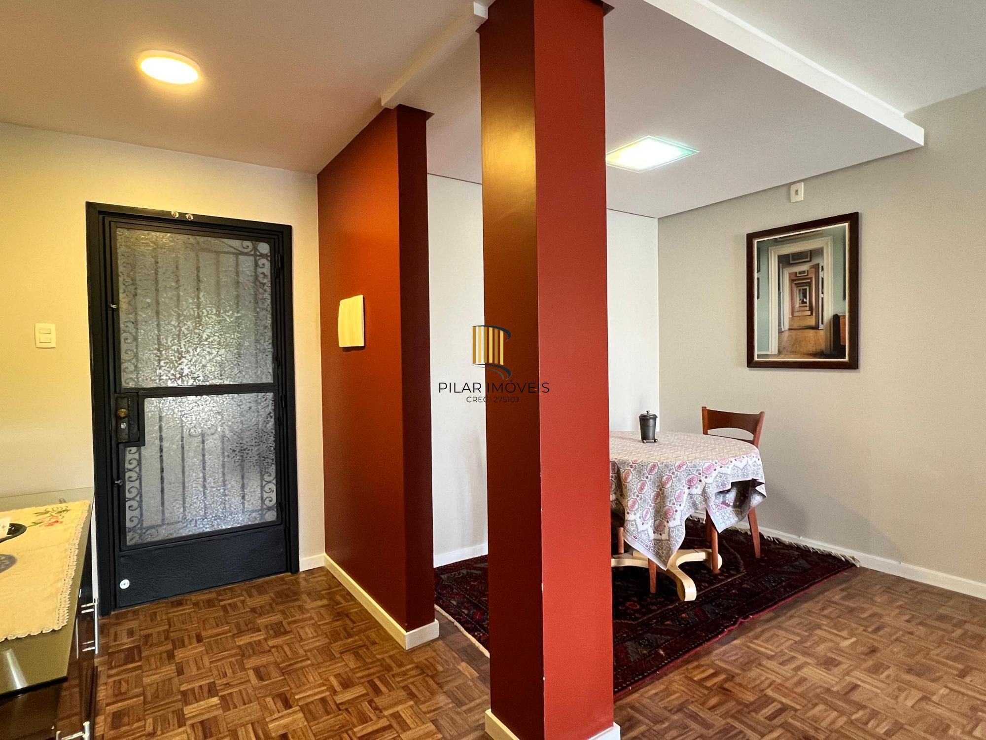 Charmoso apartamento no bairro Rio Branco, 102 m2, 3 dormitórios sendo 1 suíte, 2 vagas cobertas.