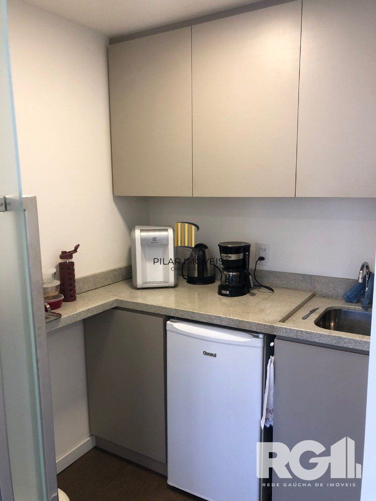 Sala para alugar totalmente mobiliada e decorada, 52 m² privativos divididos em 2 ambientes com vaga.
