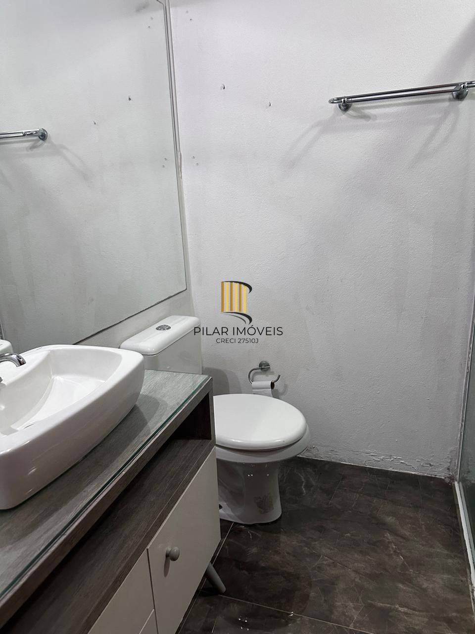 Sobrado localizado no bairro Mato Grande, c/2 dormitórios, living, cozinha e um aconchegante espaço gourmet c/ churrasqueira para reunir familia e amigos.