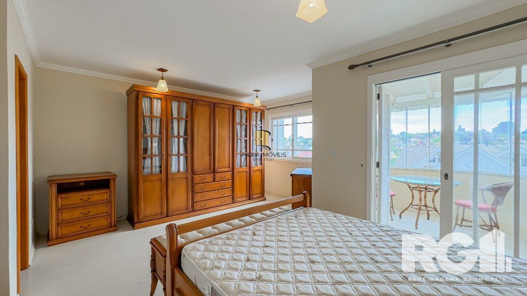 Linda casa de 282 m2 com 4 dormitórios, sendo 3 suítes e a suíte master no Chácara das Pedras.