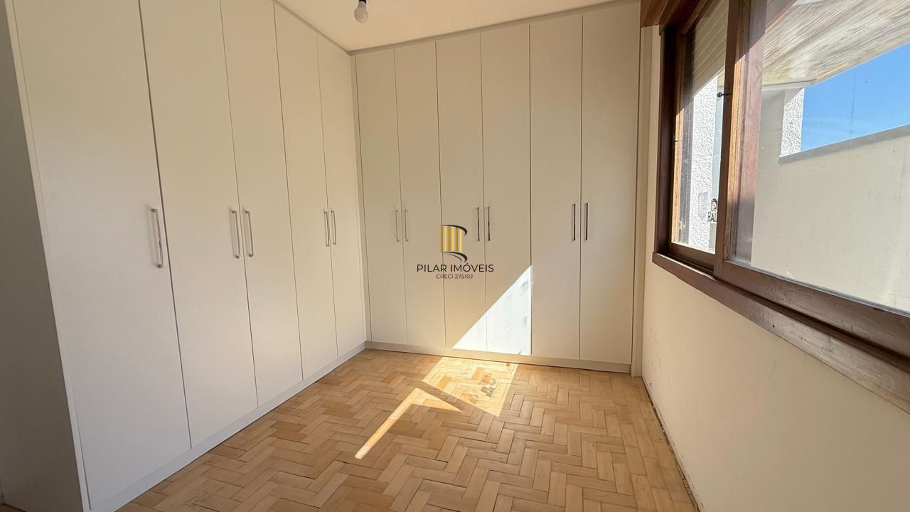 Casa semi reformada com 4 dormitórios e 4 vagas no Chácara das Pedras próx. Joao Wallig.