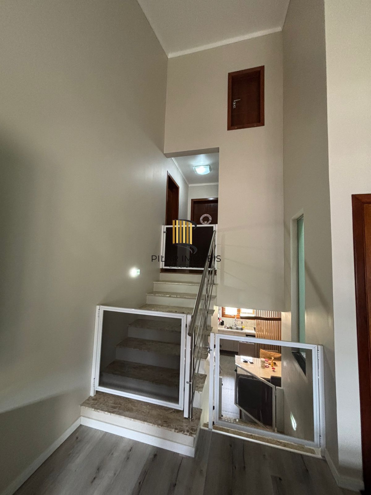 Sobrado com 133 m2, 3 dormitórios e 2 vagas, semimobiliado a venda em Nova Santa Rita.