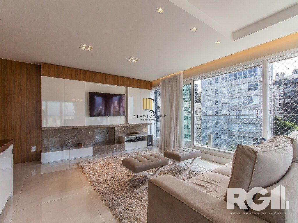 Belíssimo apartamento todo decorado por arquiteto. Apartamento com 170 m2, 3 suítes, sendo 1 suíte máster no bairro Petrópolis.