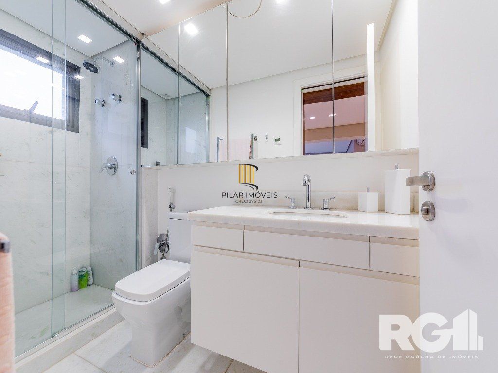 Belíssimo apartamento no Glass Aurélio andar alto,  Living com pé direito duplo,  174m² privativos finamente decorado no Moinhos de Vento
