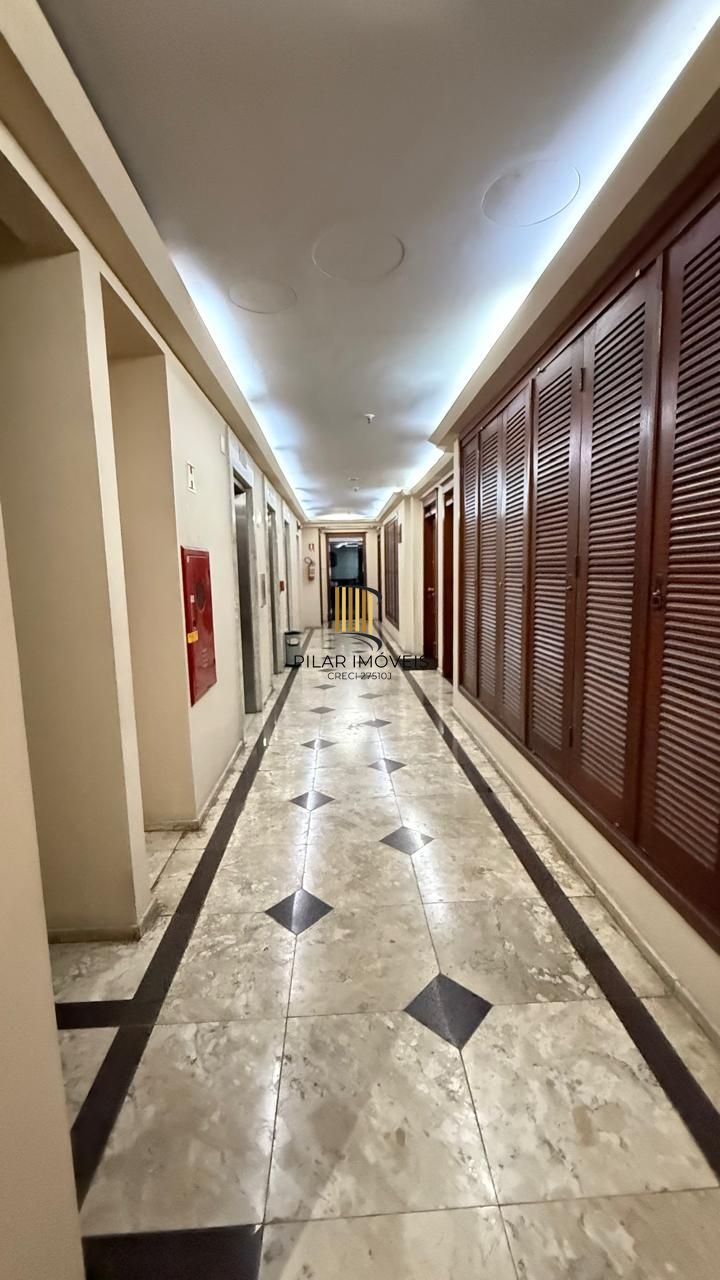 Espetacular Clínica de Cirurgia Médica toda montada à venda na Av. Carlos Gomes em Porto Alegre