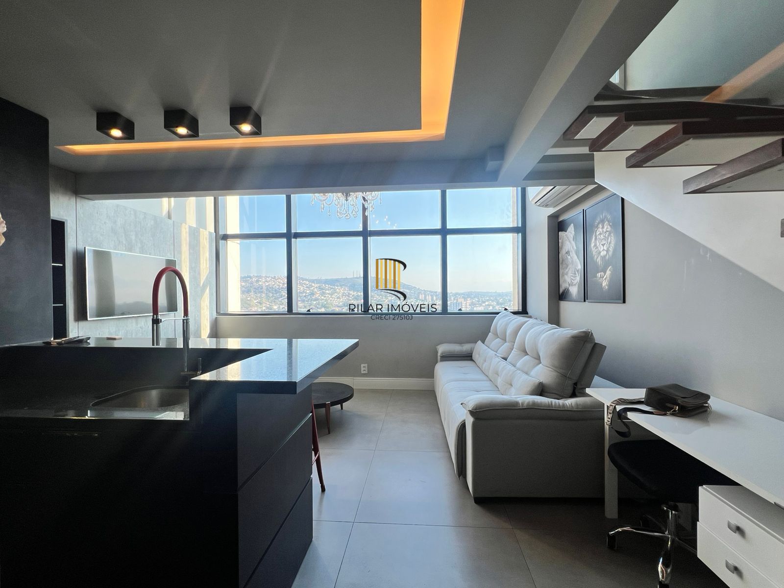 Apartamento duplex a venda, mobiliado e decorado, planta de 57 m2 com 1 dormitório, 2 vagas e 1 depósito.