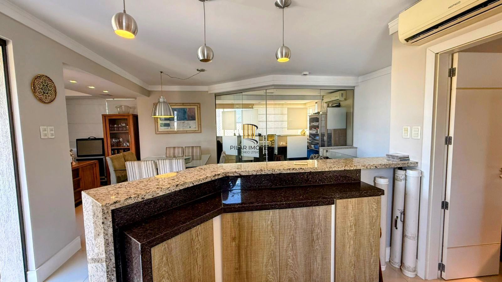 COBERTURA À VENDA c/ 168m2, 3 dormitórios, 1 suíte, 2 vagas de garagem, Passo da Areia, Porto Alegre !!