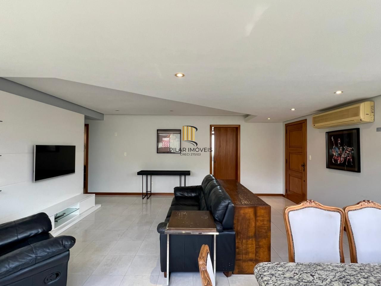 Apartamento a venda de 105 m2 2 dormitórios sendo 1 suíte e 2 vagas individuais no bairro Petrópolis.