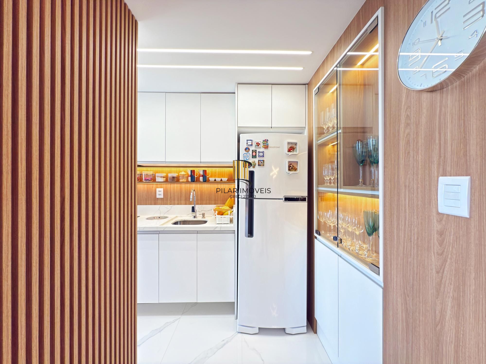 Porteira Fechada Belíssimo apartamento mobiliado e decorado 2 dorm 2 vagas c/piscina