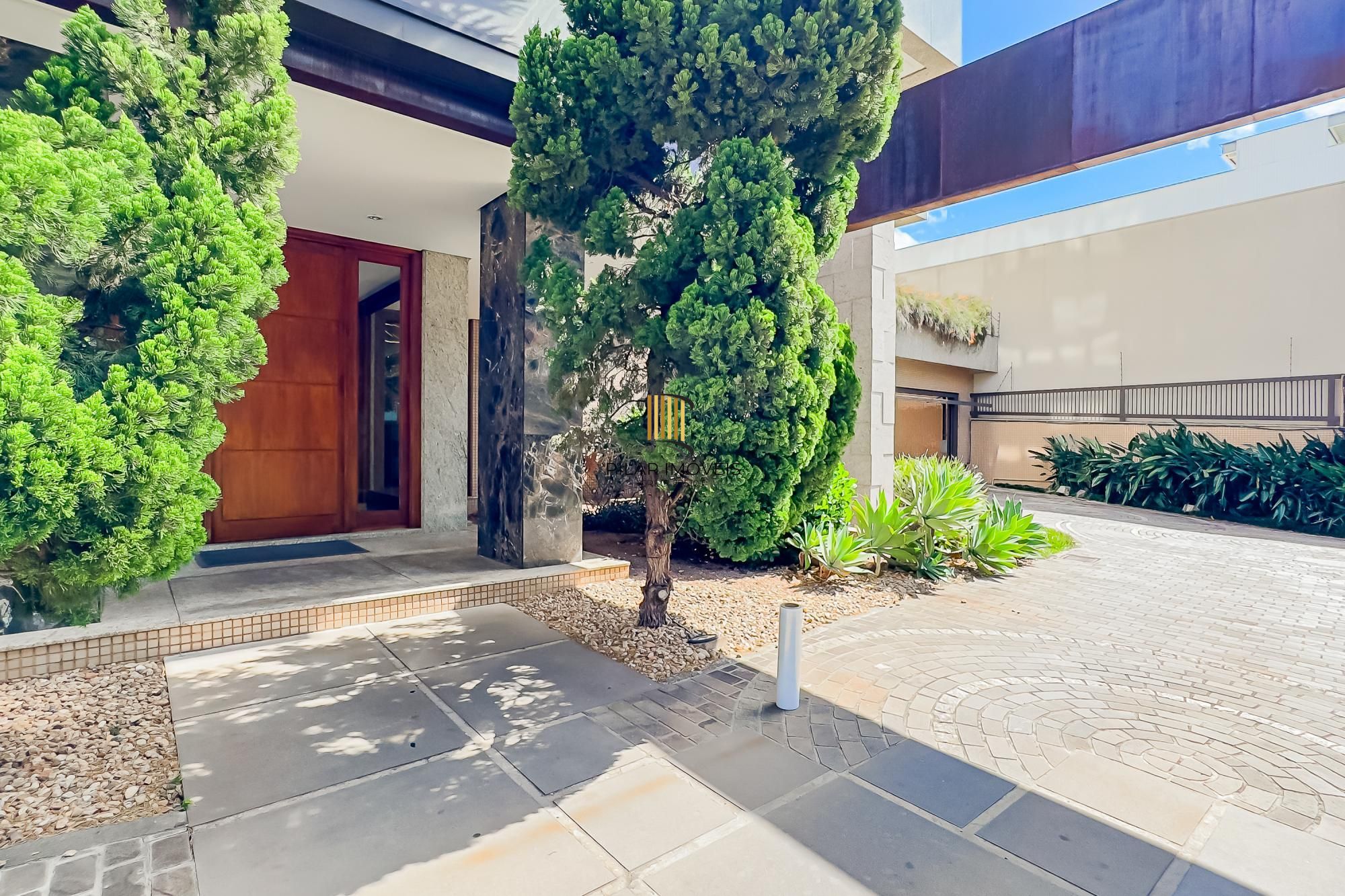 Espetacular apartamento 3 suítes 3 vagas com infra completa no Moinhos de Vento