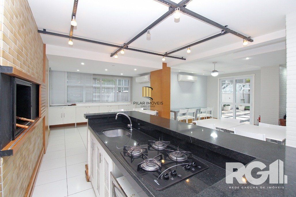 Apartamento de 1 dormitório com suíte americana, 1 vaga de garagem coberta Mobiliado e decorado.