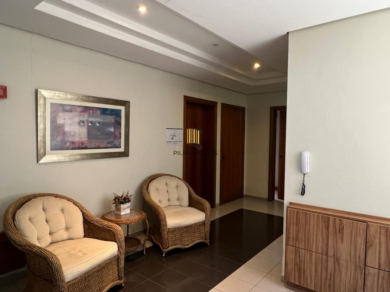 Apartamento a venda de 105 m2 2 dormitórios sendo 1 suíte e 2 vagas individuais no bairro Petrópolis.