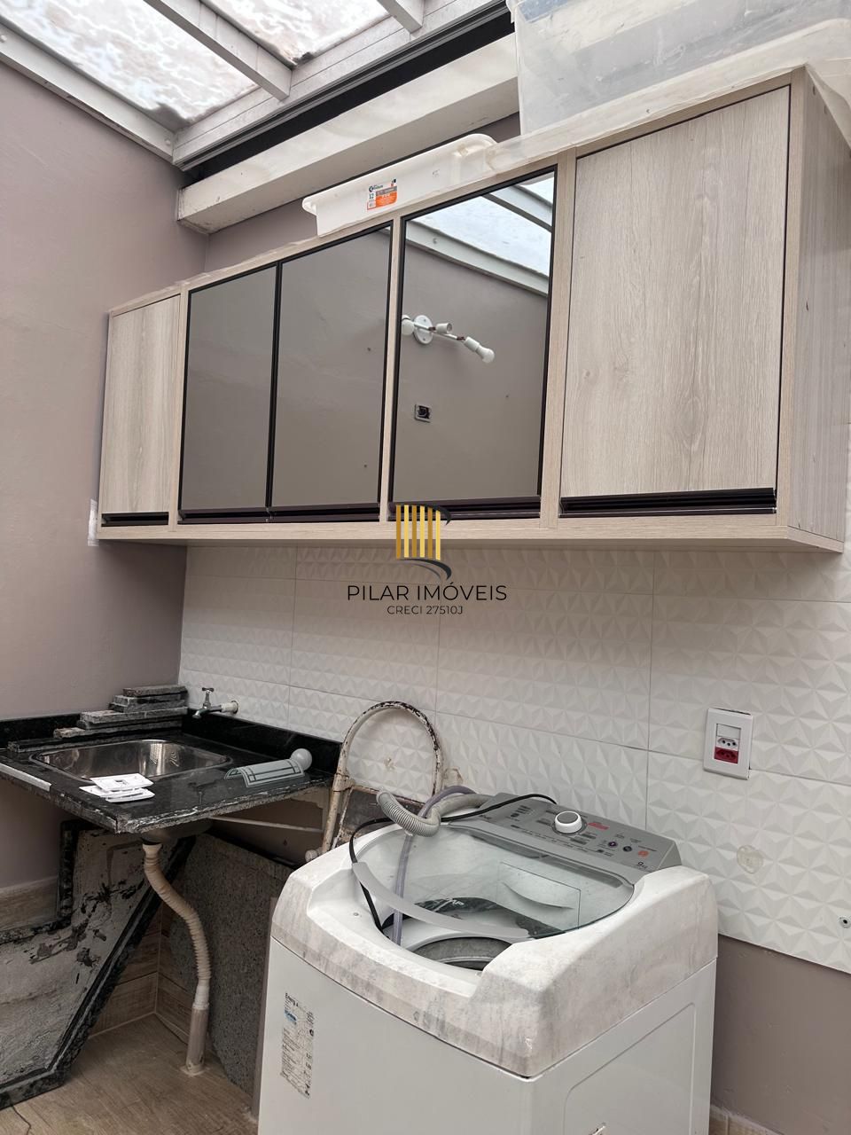 Sobrado localizado no bairro Mato Grande, c/2 dormitórios, living, cozinha e um aconchegante espaço gourmet c/ churrasqueira para reunir familia e amigos.