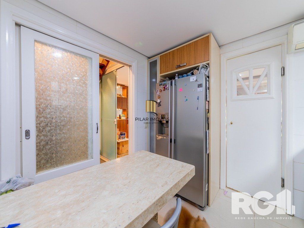 EXCLUSIVIDADE  Belíssima casa de 4 suítes + gabinete no condomínio fechado Terra Mater com vista exuberante para o bosque, próximo da portaria e infraestrutura.