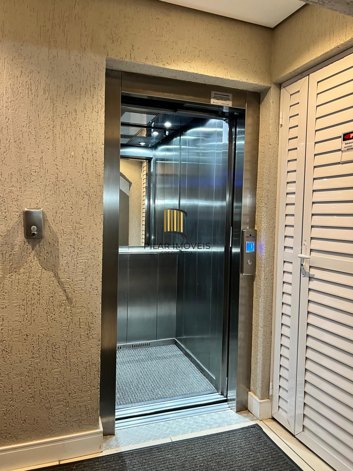 Charmoso apartamento no bairro Rio Branco, 102 m2, 3 dormitórios sendo 1 suíte, 2 vagas cobertas.
