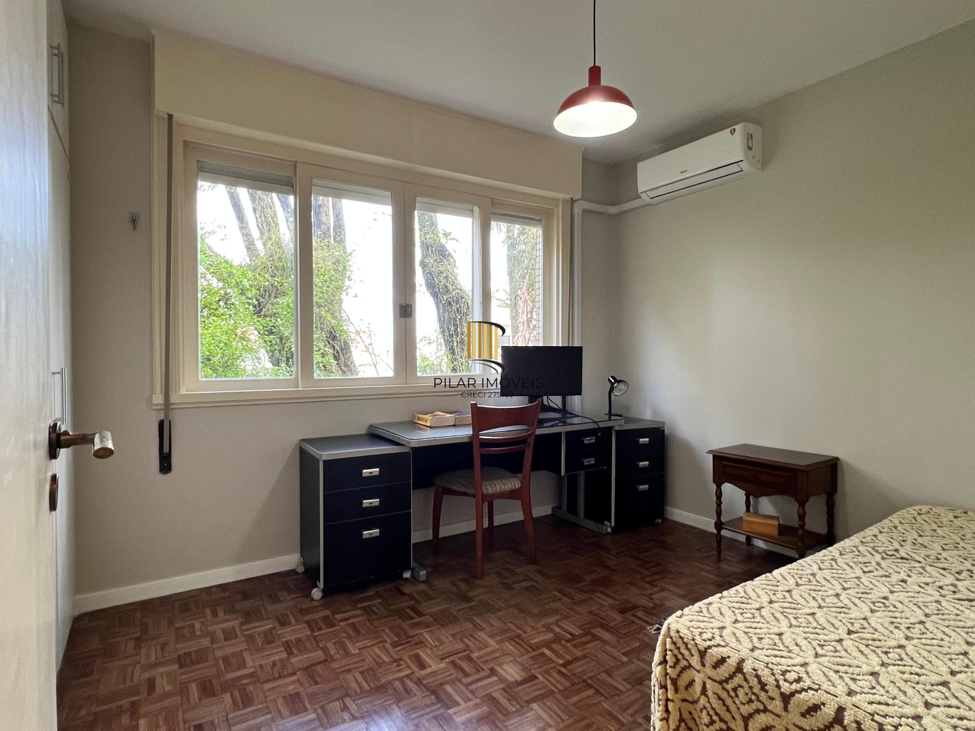 Charmoso apartamento no bairro Rio Branco, 102 m2, 3 dormitórios sendo 1 suíte, 2 vagas cobertas.