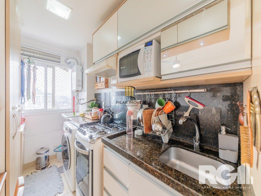 Apartamento de 65 m2 com 3 dormitórios sendo 1 suíte e 1 vaga no bairro Azenha.