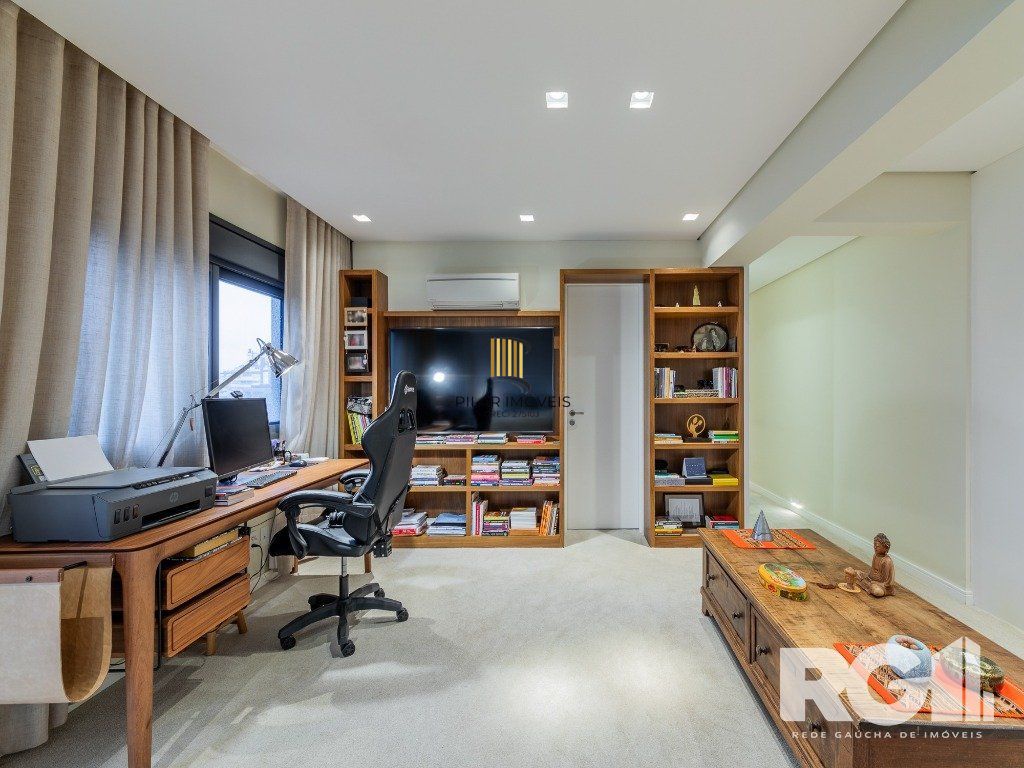 Belíssimo apartamento no Glass Aurélio andar alto,  Living com pé direito duplo,  174m² privativos finamente decorado no Moinhos de Vento