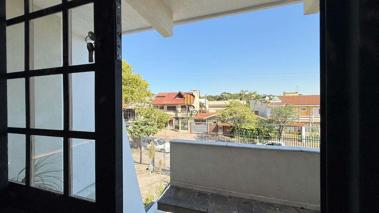 Casa semi reformada com 4 dormitórios e 4 vagas no Chácara das Pedras próx. Joao Wallig.