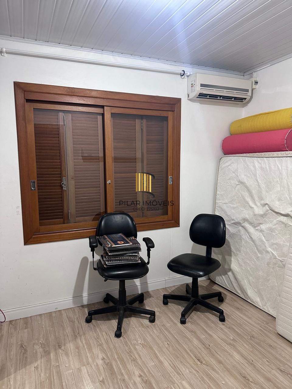 Sobrado localizado no bairro Mato Grande, c/2 dormitórios, living, cozinha e um aconchegante espaço gourmet c/ churrasqueira para reunir familia e amigos.
