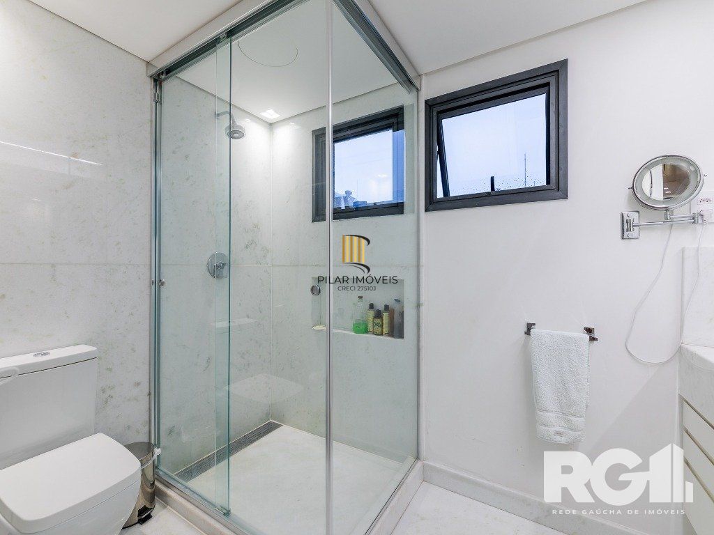Belíssimo apartamento no Glass Aurélio andar alto,  Living com pé direito duplo,  174m² privativos finamente decorado no Moinhos de Vento