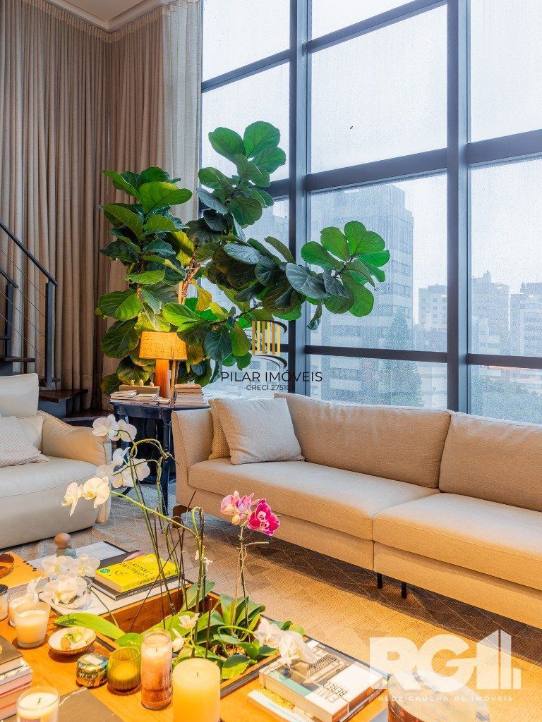 Belíssimo apartamento no Glass Aurélio andar alto,  Living com pé direito duplo,  174m² privativos finamente decorado no Moinhos de Vento