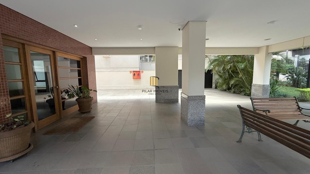 Apartamento a venda de 105 m2 2 dormitórios sendo 1 suíte e 2 vagas individuais no bairro Petrópolis.