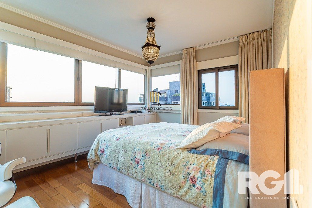 Apartamento semimobiliado, 167 m², 3 suítes e 3 vagas de garagem no bairro Bela Vista.
