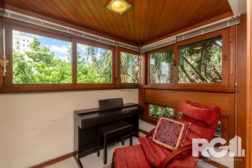 Apartamento Reformado! Com 3 dorm, sendo 1 suíte, 2 vagas na Rua Corte Real.