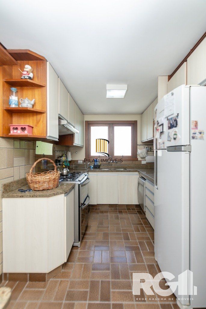 Apartamento Reformado! Com 3 dorm, sendo 1 suíte, 2 vagas na Rua Corte Real.