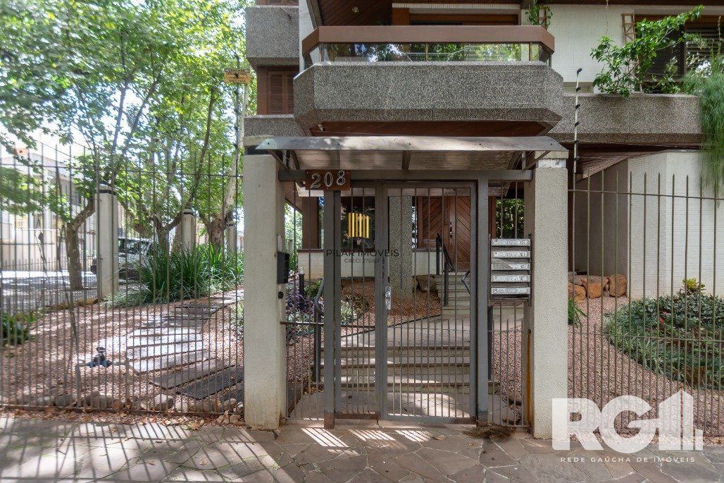 Apartamento Reformado! Com 3 dorm, sendo 1 suíte, 2 vagas na Rua Corte Real.