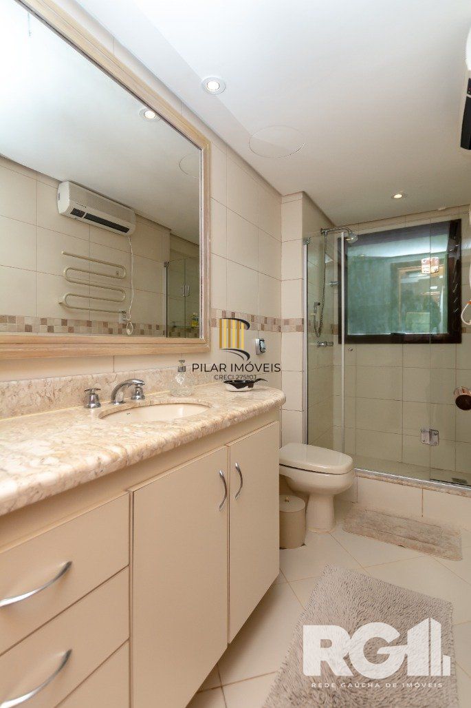 Apartamento Reformado! Com 3 dorm, sendo 1 suíte, 2 vagas na Rua Corte Real.