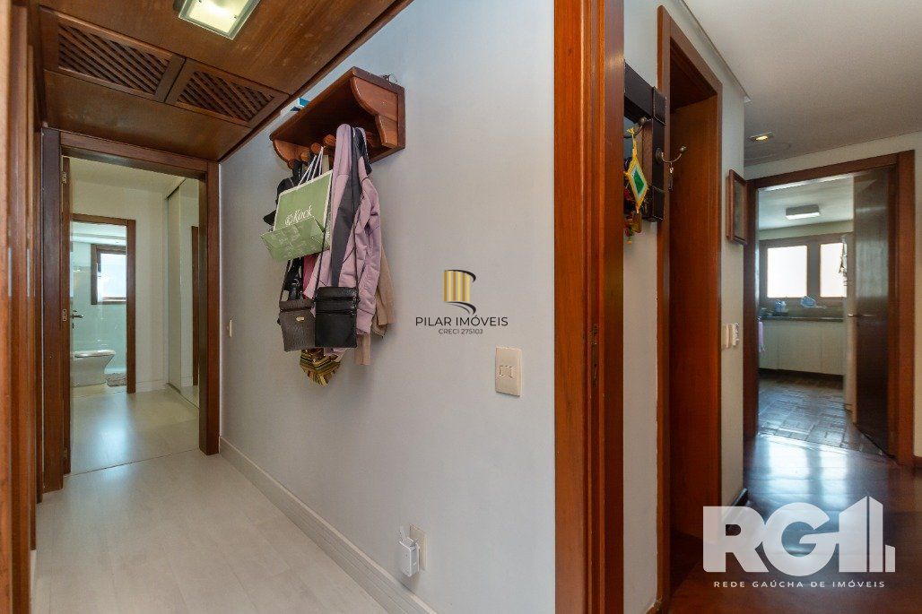 Apartamento Reformado! Com 3 dorm, sendo 1 suíte, 2 vagas na Rua Corte Real.