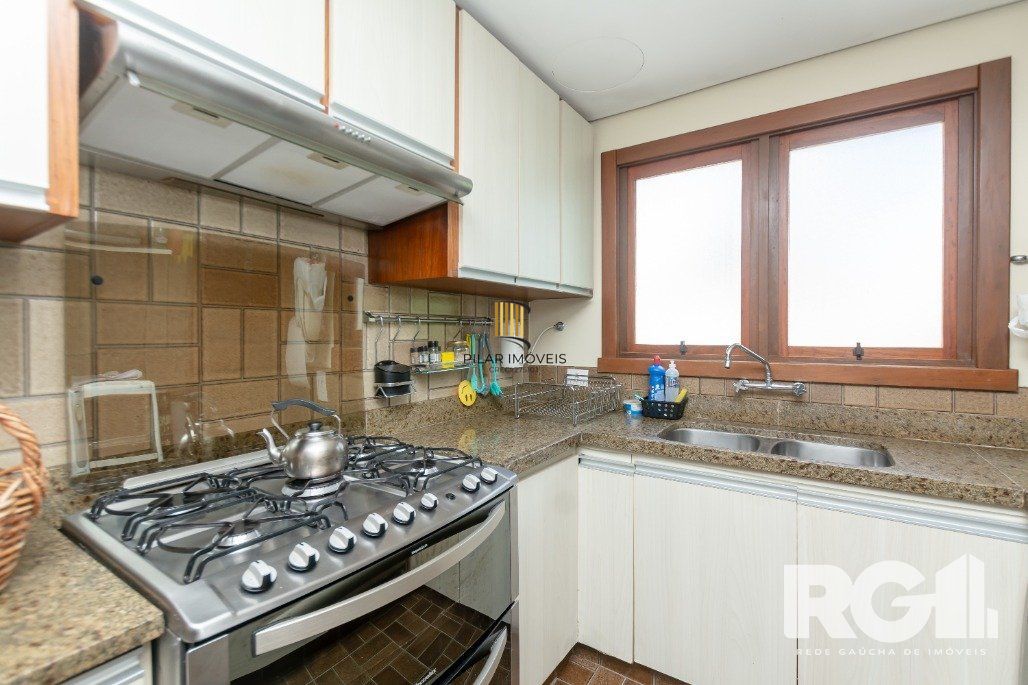 Apartamento Reformado! Com 3 dorm, sendo 1 suíte, 2 vagas na Rua Corte Real.