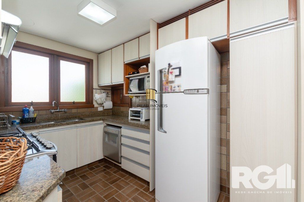 Apartamento Reformado! Com 3 dorm, sendo 1 suíte, 2 vagas na Rua Corte Real.