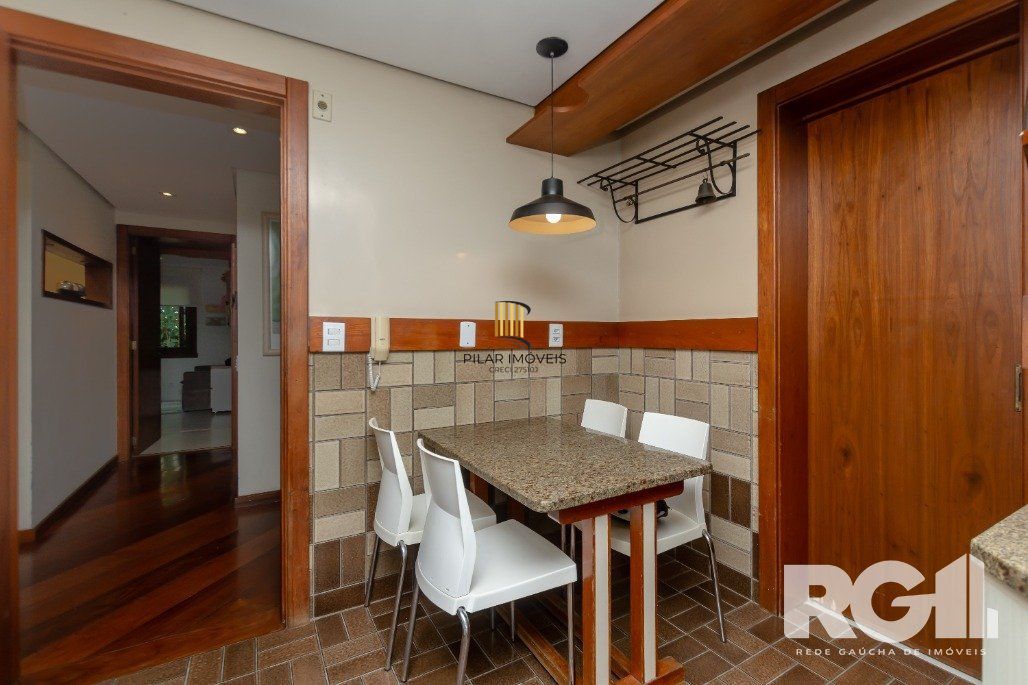 Apartamento Reformado! Com 3 dorm, sendo 1 suíte, 2 vagas na Rua Corte Real.