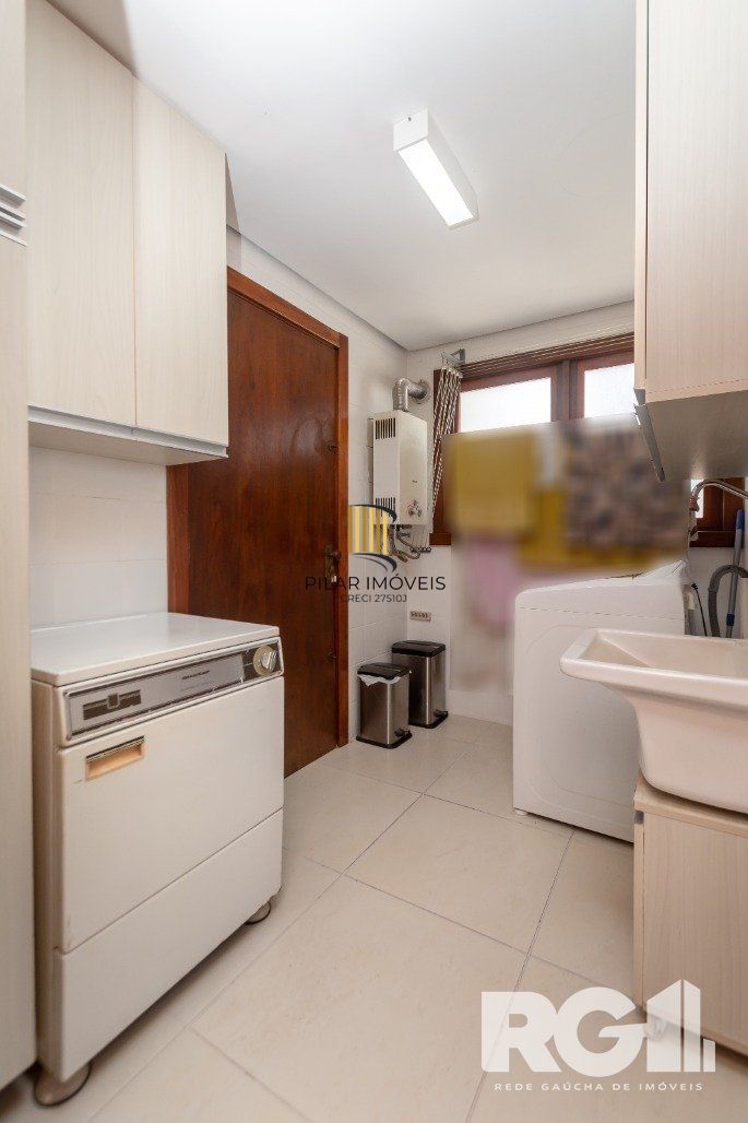 Apartamento Reformado! Com 3 dorm, sendo 1 suíte, 2 vagas na Rua Corte Real.