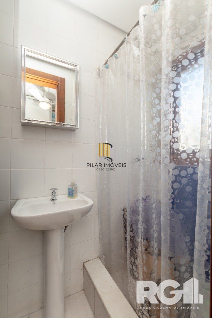 Apartamento Reformado! Com 3 dorm, sendo 1 suíte, 2 vagas na Rua Corte Real.