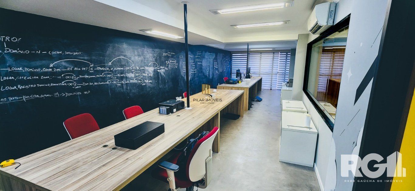 EXCELENTE SALA COMERCIAL REFORMADA, COM 127M²!