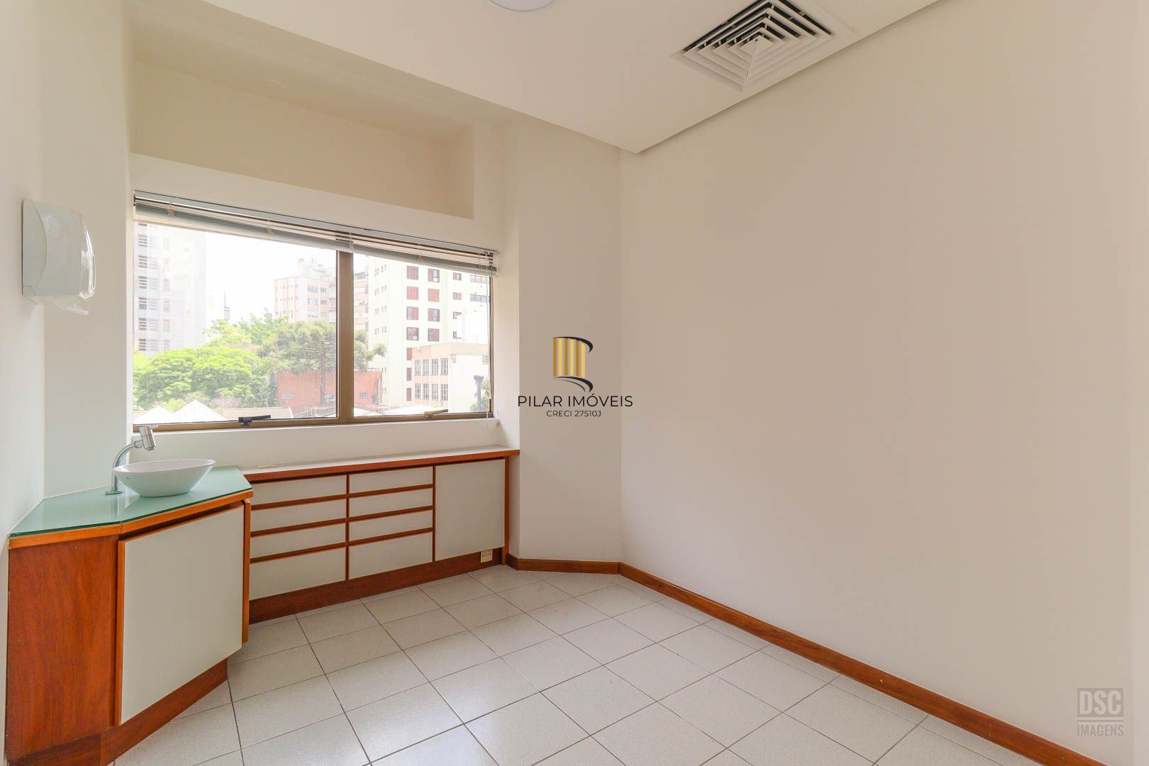 Sala comercial em um ponto excelente da Rua Padre Chagas.