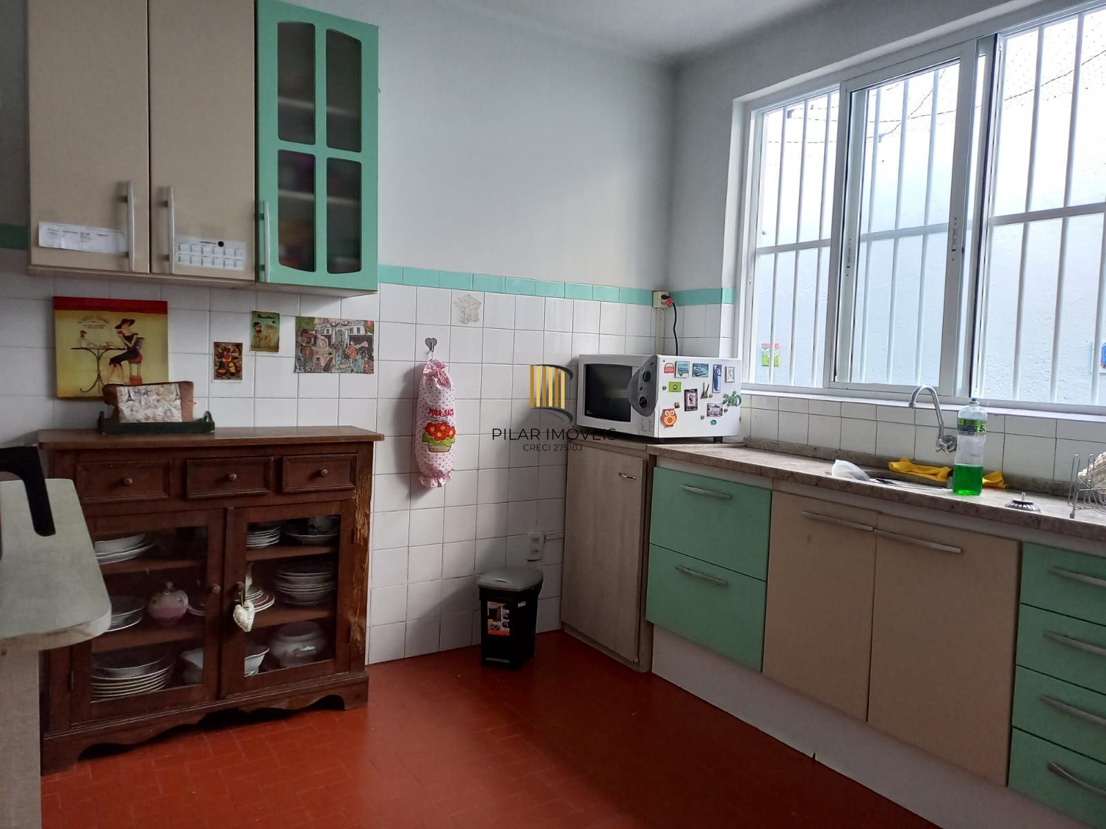 Casa residencial aconchegante com ampla área da lazer com churrasqueira.