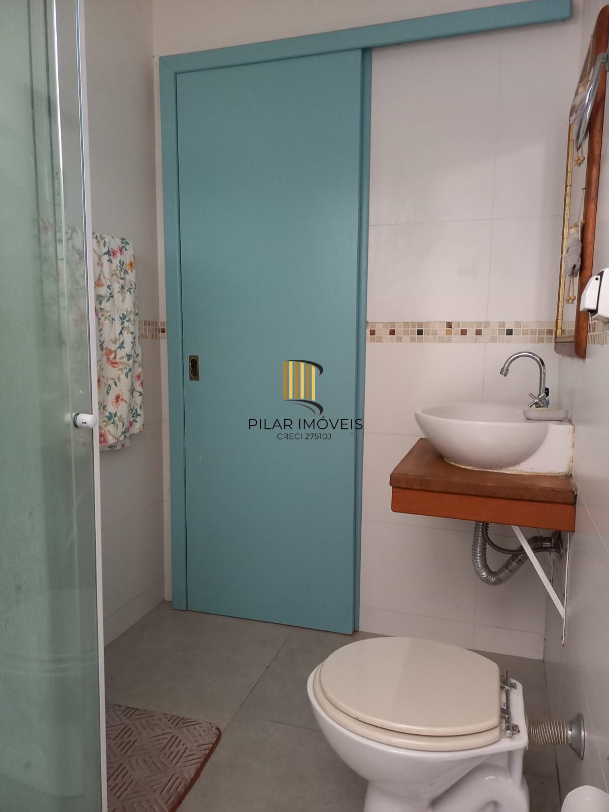 Casa residencial aconchegante com ampla área da lazer com churrasqueira.