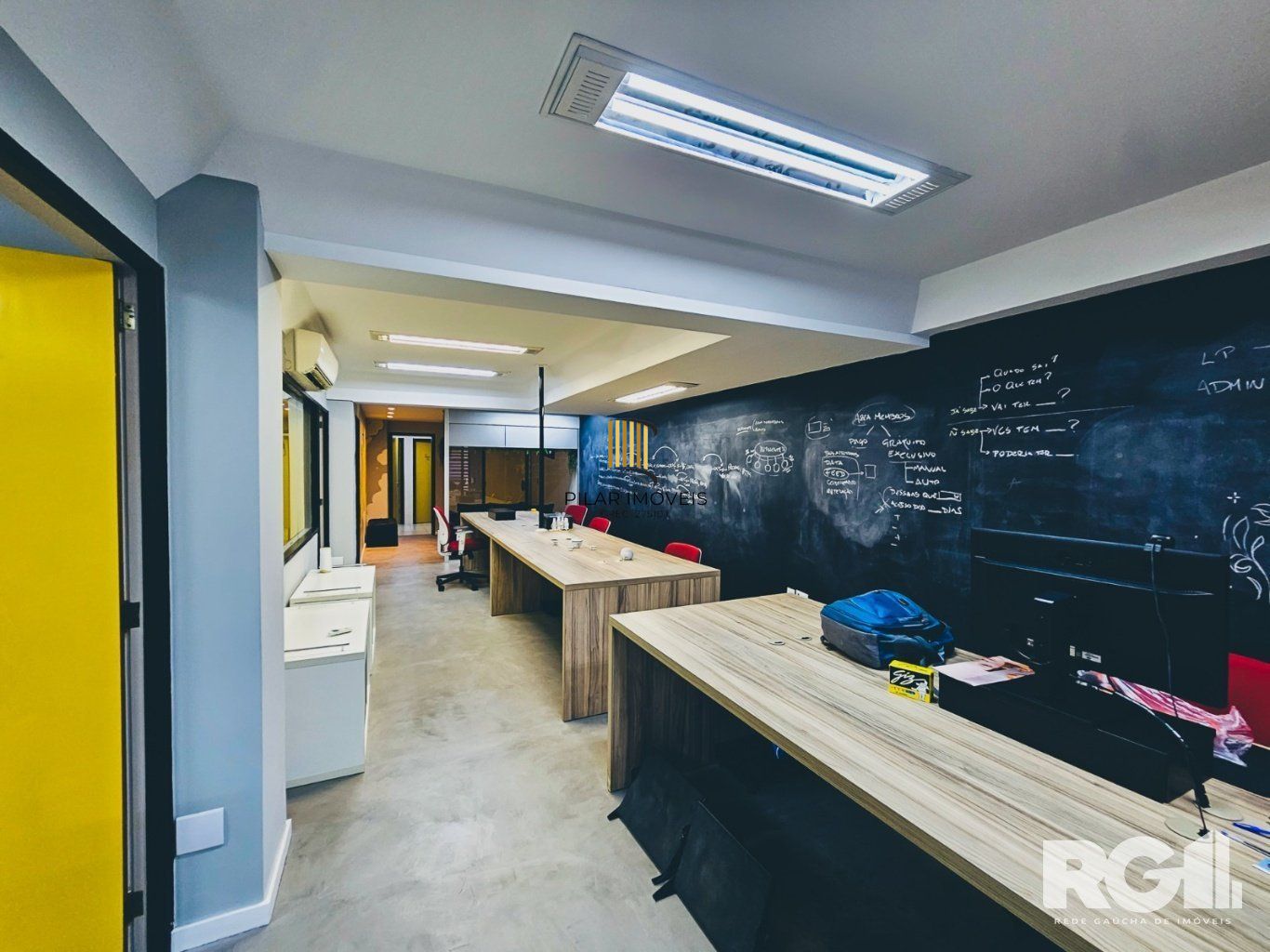 EXCELENTE SALA COMERCIAL REFORMADA, COM 127M²!