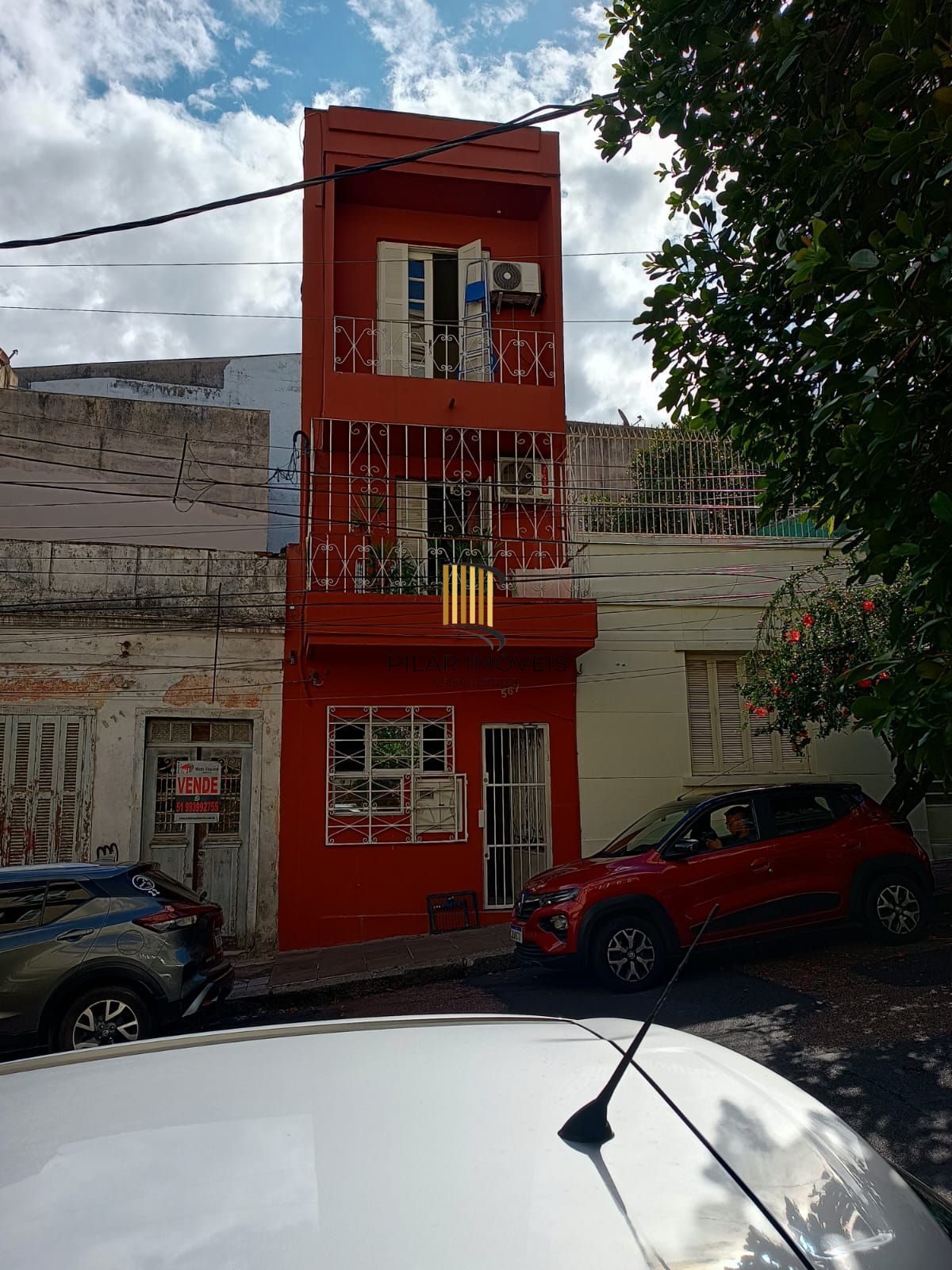 Sobrado funcional com três pavimentos no centro de Porto Alegre! - Pilar Imóveis