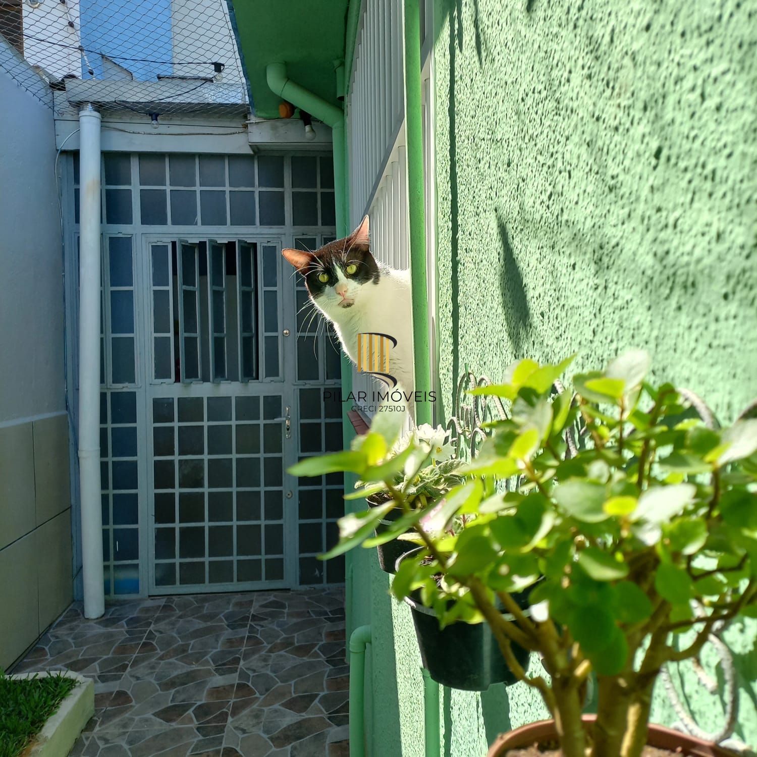Casa residencial aconchegante com ampla área da lazer com churrasqueira.