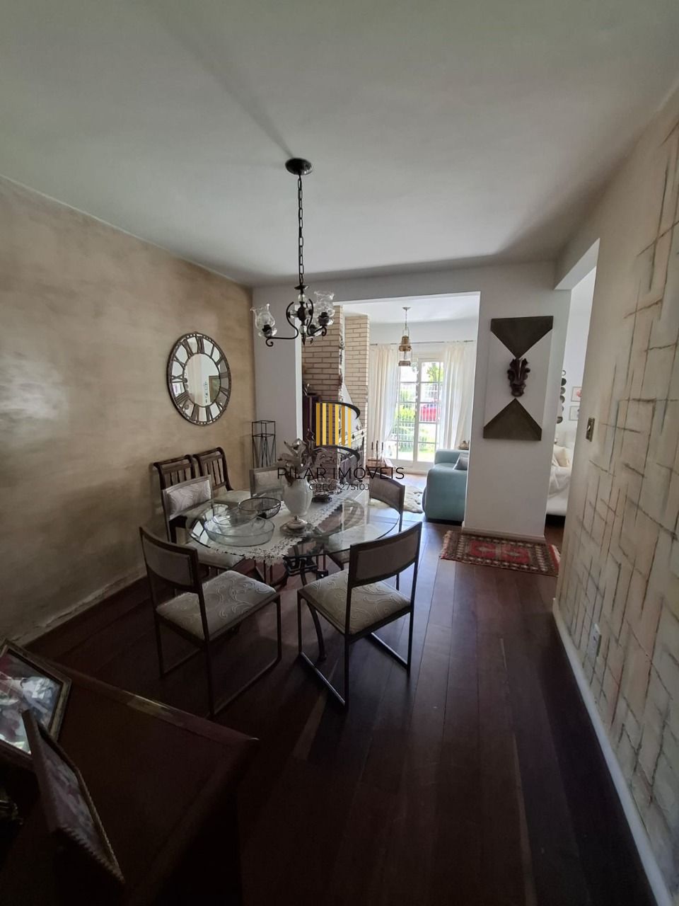 Casa em Porto Alegre, no bairro Ipanema, com 3 dormitório(s), e 3 banheiros, à venda.